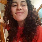Maestra de Primaria con actitud, motivación y especial interés en ayudar a los menores con dificultades.